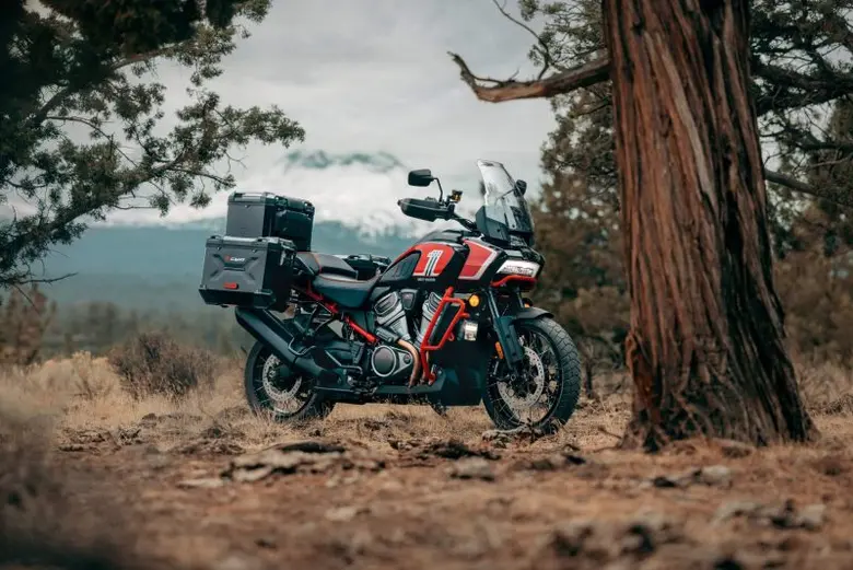 HARLEY-DAVIDSON(R) เปิดตัวกลุ่มรถมอเตอร์ไซค์ตระกูลทัวร์ริ่งโฉมใหม่ โดยปรับโฉมรถมอเตอร์ไซค์ 2 รุ่นระดับตำนาน และสร้างมาตรฐานของการผจญภัยแห่งยุคสมัย