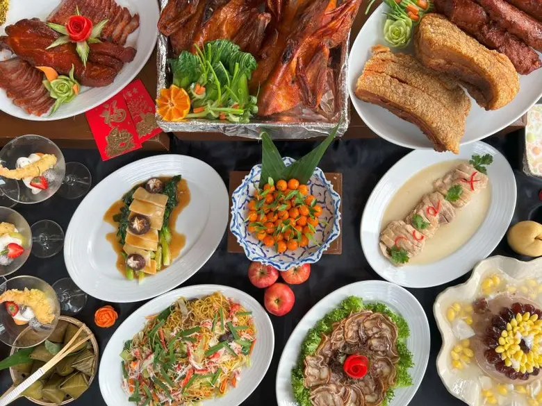 บุฟเฟ่ต์ฉลองตรุษจีน อิ่มกันทั้งครอบครัว ห้องอาหารเดอะ กลาส เฮ้าส์ โรงแรมอีสติน แกรนด์ สาทร กรุงเทพฯ