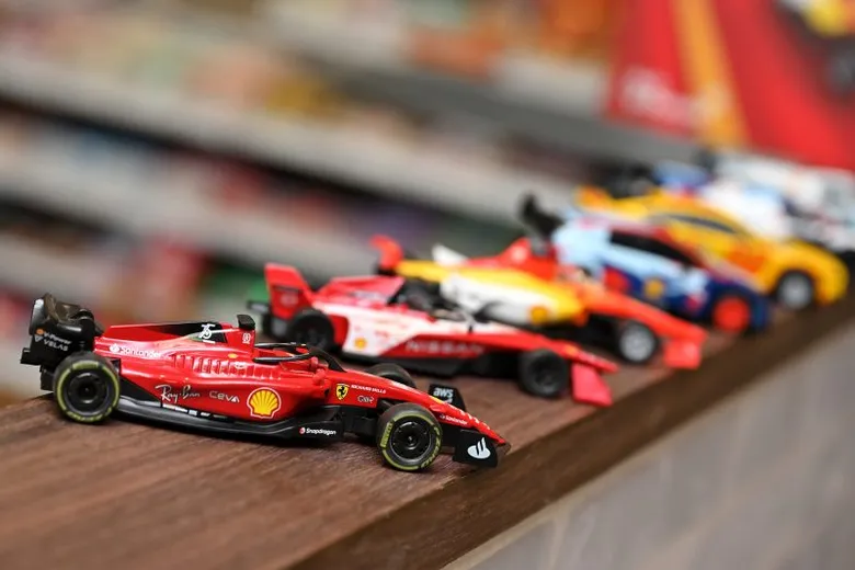 Shell unveils a high-speed motorsport car collection Exclusively at Shell Helix Oil Change+, taking power to the next level