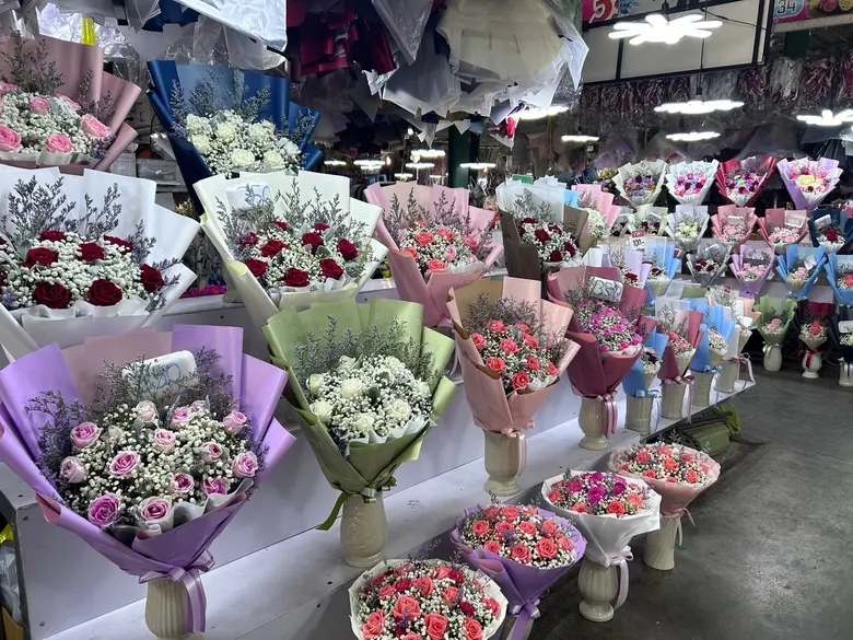กรมการค้าภายในคุมเข้มราคาดอกกุหลาบ-ของขวัญรับวันวาเลนไทน์