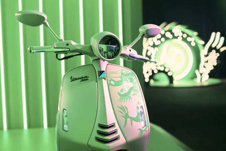 เฉลิมฉลองศักราชแห่งมังกรกับ Vespa 946 Dragon ที่ฮ่องกง