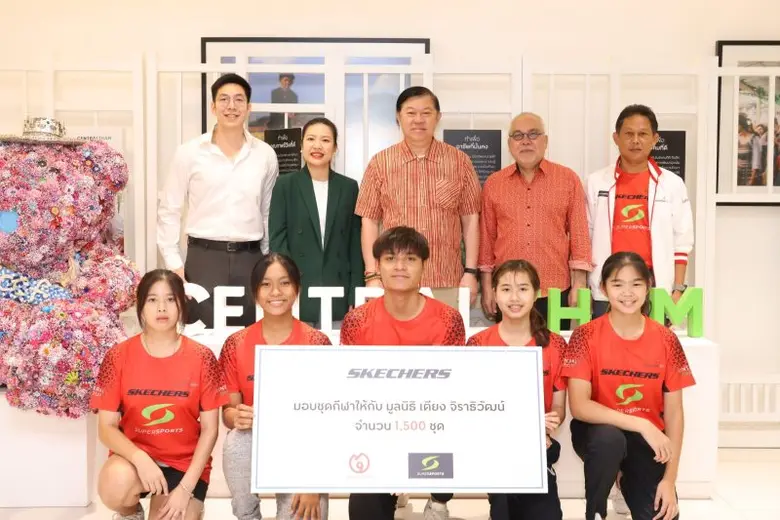 สเก็ตเชอร์ส มอบชุดกีฬา 1,500 ชุด ให้กับมูลนิธิ เตียง จิราธิวัฒน์ เพื่อใส่ฝึกซ้อมและแข่งขัน