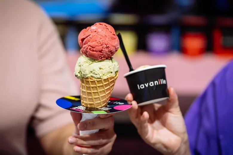 "LA VANILLE" FIRST NEW CHIC STORE AT THE EMPORIUM An eye-catching store in black & pink packed with full-flavored premium French-style ice creams