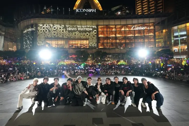 BUS because of you i shine เดินหน้า #BUSkingAllDay สร้างปรากฎการณ์ชวนตกหลุมรักกลางห้าง จนติดเทรนด์โลก!