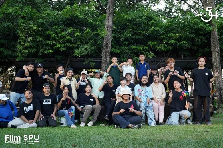 ทีม ACTIVE PRODUCTION DEK FILM SPU สุดเจ๋ง! ยกก๊วน คว้ารางวัลชนะเลิศ ประกวดคลิปวีดีโอละคร (คล้ายจะ) คุณธรรม
