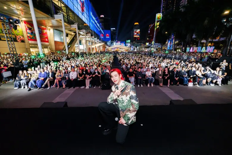 "ไอมี่ไทยแลนด์" ทำถึง! ปิดลานเซ็นทรัลเวิลด์จัดแถลงข่าวคอนเสิร์ต "แบมแบม" อังกอร์ AREA52 ปิดเวิลด์ทัวร์ที่ไทย ถูกใจ'อากาเซ่' แห่กรี๊ดห้างแตก