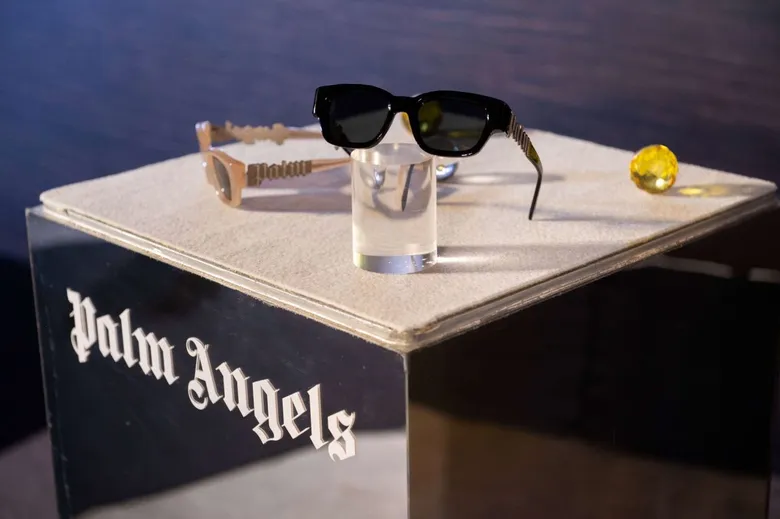 "อายลิ้งค์ วิชั่น" เปิดกระหึ่ม! แว่นตา Palm Angels คอลเลกชัน "SPRING SUMMER 2024" ไอเท็มสุดฮิตสำหรับสายแฟตัวตึง"อายลิ้งค์ วิชั่น" เปิดกระหึ่ม! แว่นตา Palm Angels