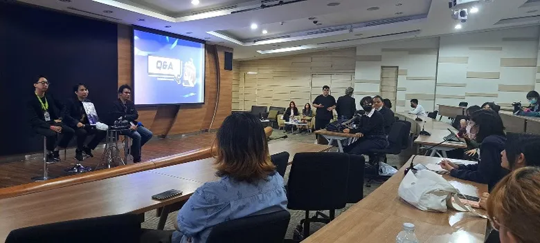 DEK สาขาคอมพิวเตอร์แอนิเมชันและวิชวลเอฟเฟกต์ คณะดิจิทัลมีเดีย ม.ศรีปทุม เปิดโลกเบื้องหลัง 3D Concert Vtuber กับ Kapoo Production สุดยอดประสบการณ์ที่จุดประกายไฟแห่งความฝัน
