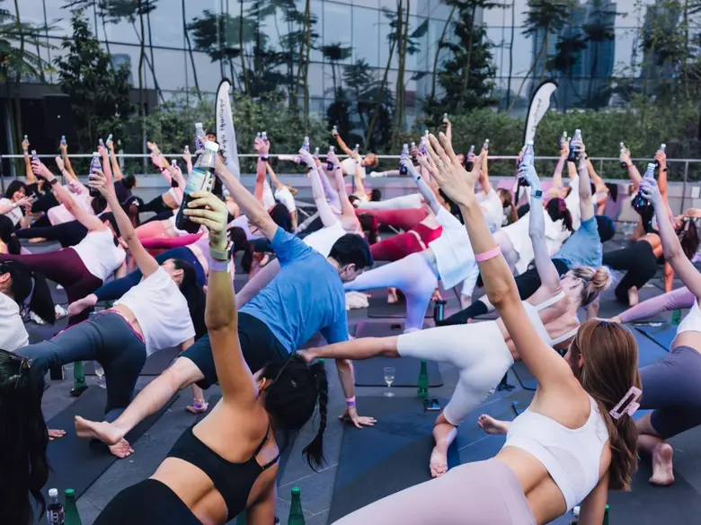 "SHE RISES" Brew Yoga &amp; Swing dance party เฉลิมฉลองทุกความแข็งแกร่งของผู้หญิงทั้งกาย-ใจ ด้วยกิจกรรมสุดเก๋ ในบรรยากาศยามเย็น บนสวนลอยฟ้าที่เดอะ ปาร์ค