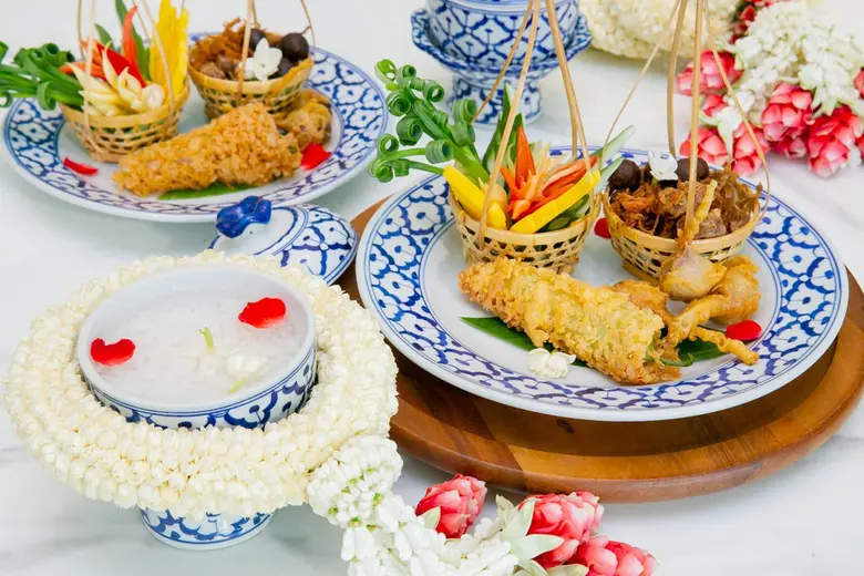 ต้นตำรับความอร่อยคลายร้อนกับเมนูข้าวแช่โบราณ และ"บุฟเฟ่ต์นานาชาติมื้อกลางวัน และมื้อค่ำ" ณ ห้องอาหารเวนติซี โรงแรมเซ็นทาราแกรนด์ฯ เซ็นทรัลเวิลด์