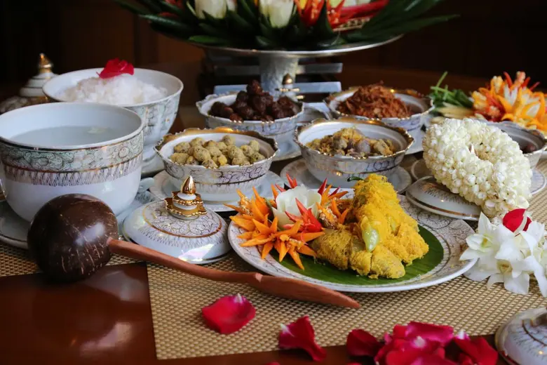 "ผู้สูงอายุทานฟรี" ที่ดิเอมเมอรัลด์ ค็อฟฟี่ช็อพ