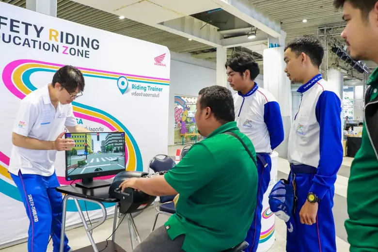 ที ลีสซิ่ง ผนึก เอ็ม บี เค เซ็นเตอร์ ฮอนด้า ยามาฮ่า สสส. กรมควบคุมมลพิษ จัดงาน "ที ลีสซิ่ง เปื้อนยิ้ม เพิ่มห่วงใย ตรวจสภาพรถจักรยานยนต์ ฟรี! ครั้งที่ 6" ลดปัญหาฝุ่น PM 2.5