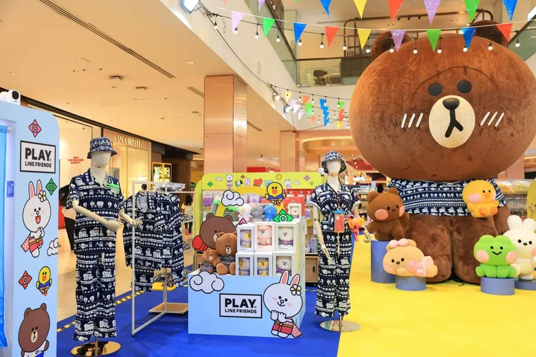 LINE FRIENDS ชวนคุณมาเปียกปอนความสุขและสนุกสุดๆ ที่ PLAY LINE FRIENDS Pop-Up Store กลางเมือง พร้อม "ช้อป-แชะ-แชร์" กับ 'บราวน์' ในสไตล์ไทยต้อนรับสงกรานต์