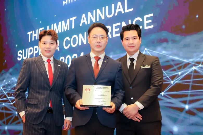 Bridgestone Receives "The Best Supplier of Overall Performance in 2023 (Truck Business)" Award, As a Strong Partnership with Hino