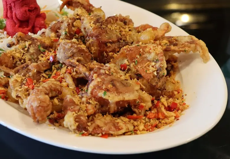 Recommended Menu "Stir-fried soft-shell crab with salt and chili"