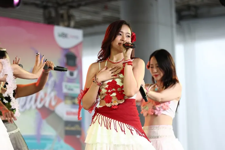 ทัพศิลปินไอดอลแจกความสดใสซาบซ่าในงาน idol EXCHANGE ธีม IDOL ON THE BEACH ชมพร้อมกันครั้งแรก!!