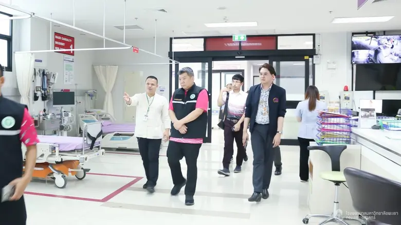 สสจ.ลงพื้นที่ตรวจเยี่ยมห้องอุบัติเหตุฉุกเฉินของโรงพยาบาลมหาวิทยาลัยพะเยา ติดตามแผนบูรณาการป้องกันและลดอุบัติเหตุทางถนน ช่วง 7 วันอันตราย เทศกาลสงกรานต์ ประจำปี 2567