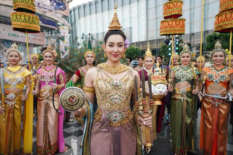 "เบลล่า ราณี" นางสงกรานต์มโหธรเทวี สง่างามตรึงใจสะกดสายตา "ไอคอนสยามมหัศจรรย์เจ้าพระยามหาสงกรานต์ ๒๕๖๗"