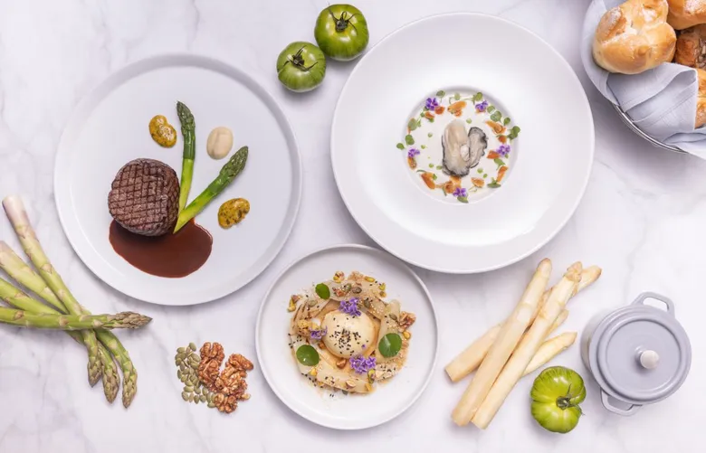 White and green asparagus at their seasonal best served at Fireplace Grill and Bar