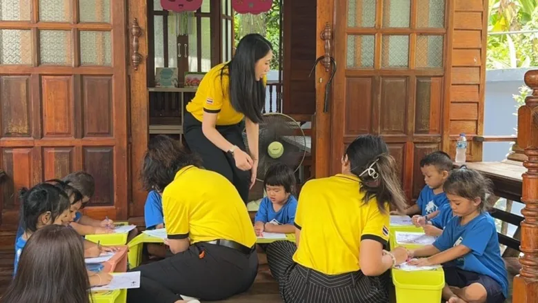 MR. D.I.Y. sends care through the 6th Giving Kindness to Children activity, donating items and funds totalling 25,000 Baht to the Foundation for Slum Child Care.