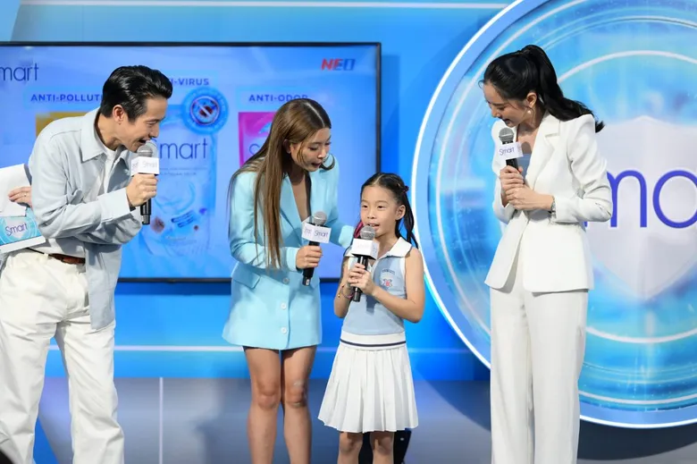 ผลิตภัณฑ์ซักผ้าสูตรเข้มข้น สมาร์ท เปิดตัวพรีเซนเตอร์คู่แม่ลูกสุดน่ารัก "กุ๊บกิ๊บ" สุมณทิพย์ และ "น้องเป่าเปา" ร่วมสร้างมาตรฐานใหม่แห่งวงการซักผ้า ด้วย 3 สูตรใหม่ ฆ่าเชื้อโรค ขจัดฝุ่นและมลภาวะ สยบกลิ่นอับชื้นจากเหงื่อ เพื่อผ้าสะอาดขั้นกว่า