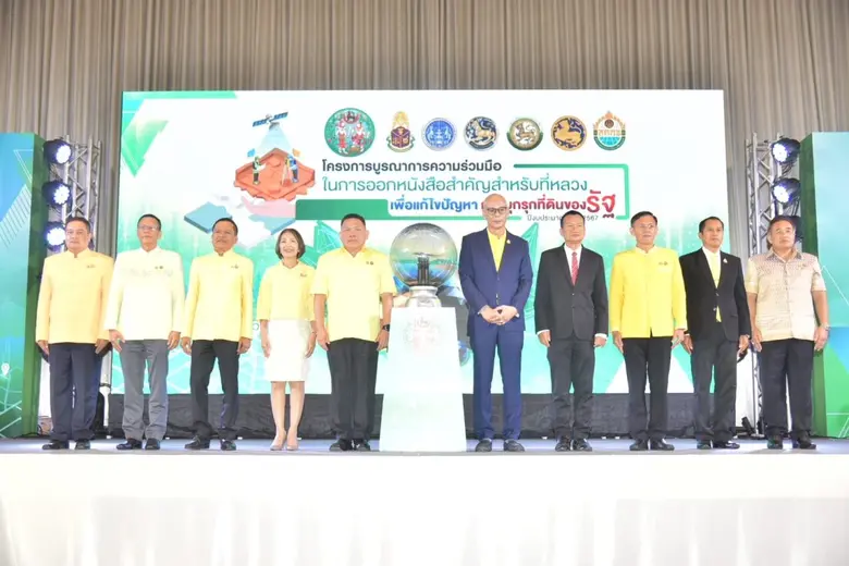 นายชาดา ไทยเศรษฐ์ รัฐมนตรีช่วยว่าการกระทร...