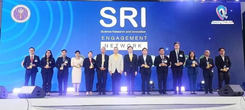 มหาวิทยาลัยศรีปทุม ร่วมรับมอบโล่ SRI ENGA...