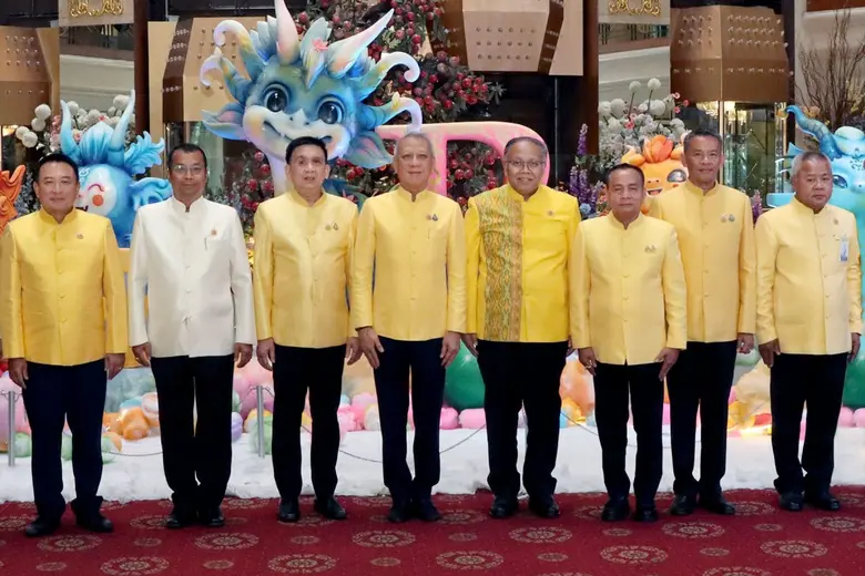 คุณพิพัฒน์ รัชกิจประการ รัฐมนตรีว่าการกระ...