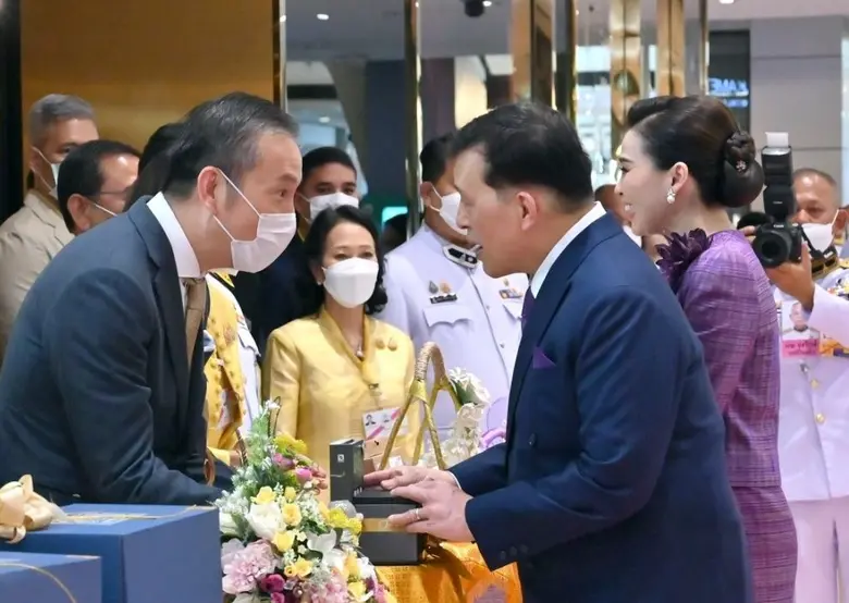 พร้อมจัดทำ "ศาลาต้นไม้แห่งรัก ใต้ร่มพระบา...