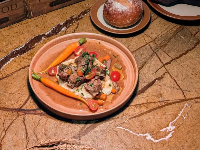 ฟาโวล่า ร้านอาหารอิตาเลียนต้นตำรับ ณ โรงแ...