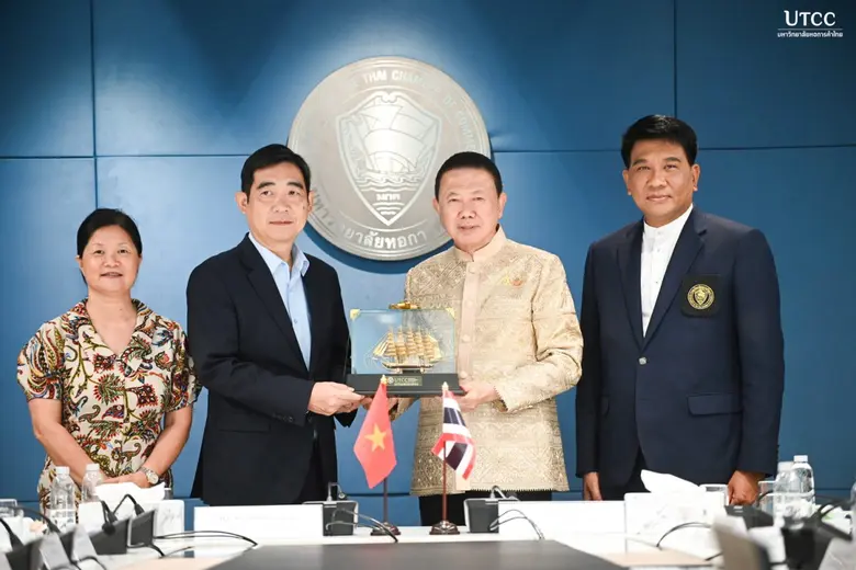 มหาวิทยาลัยหอการค้าไทย นำโดย คุณสนั่น อัง...
