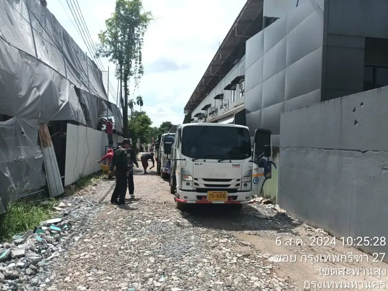 นายสุพจน์ หล้าจำศิล ผู้อำนวยการเขตสะพานสู...