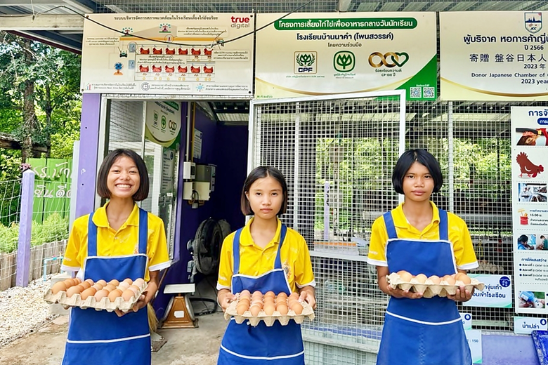 หลังจากรับมอบ "โครงการเลี้ยงไก่ไข่เพื่ออา...