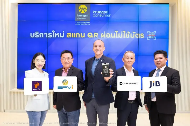 นายเกลนริชาร์ด แนกกลิส (กลาง) ผู้ช่วยกรรม...