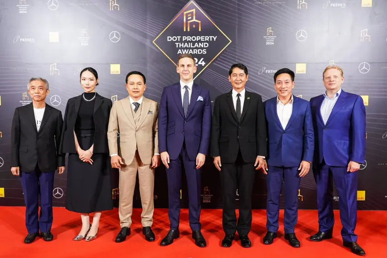 ผู้ชนะจากทั่วประเทศได้รับมอบรางวัลในงาน D...