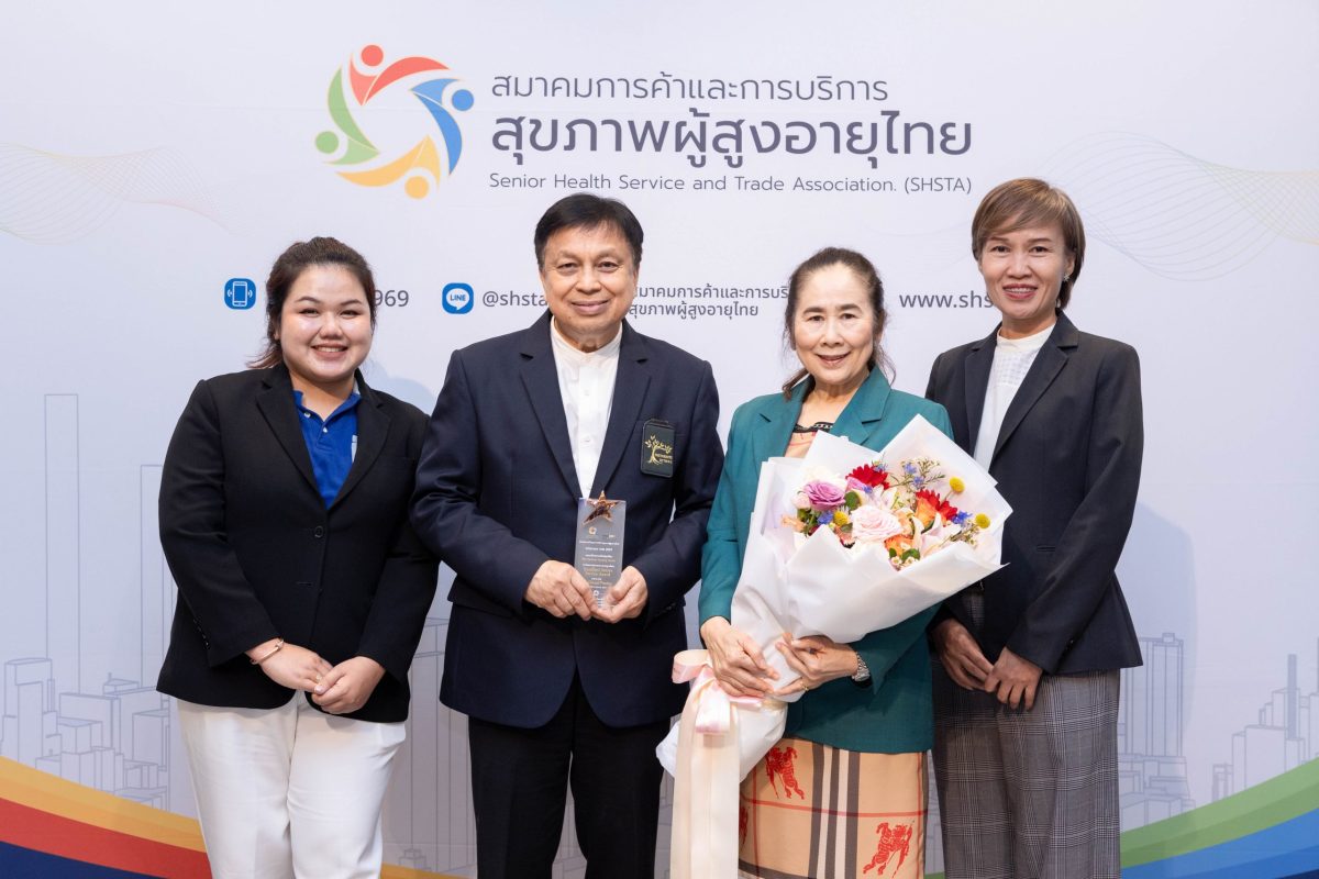 นายแพทย์นพดล นพคุณ ประธานเจ้าหน้าที่บริหา...