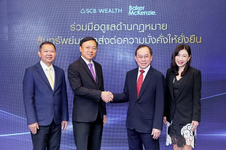 ดร.ยรรยง ไทยเจริญ (ที่2 ซ้าย) รองผู้จัดการใหญ่อาวุโ...