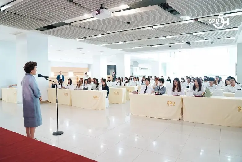 ผศ.ดร.ไพบูลย์ สุขวิจิตร บาร์ คณบดีคณะศิลป...