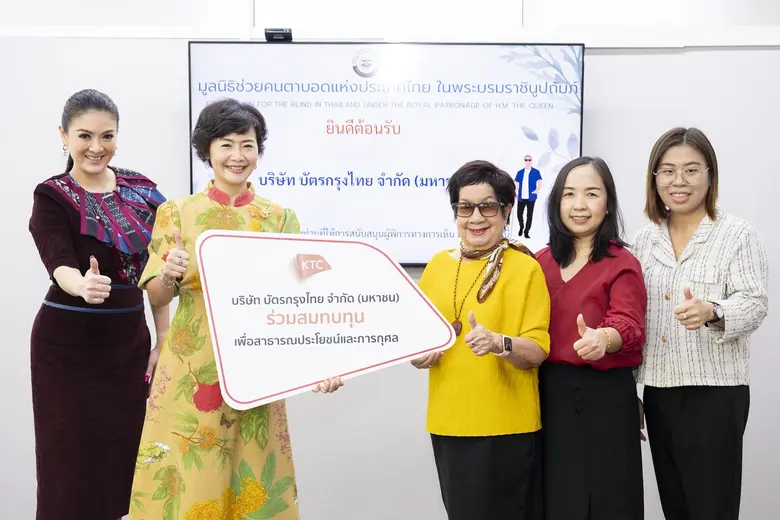 นางสาวจรัสศรี ศรีมณี (ขวา) ผู้อำนวยการสำน...