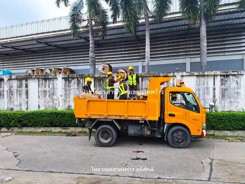 นายนภพล มนต์มนัสสิทธิ ผู้อำนวยการเขตลาดพร...
