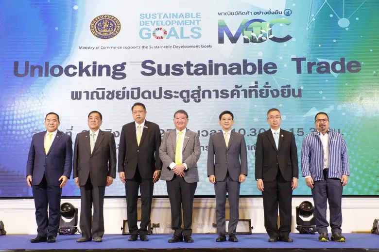 นายภูมิธรรม เวชยชัย รองนายกรัฐมนตรีและรัฐ...