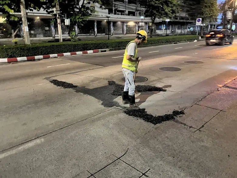 นายธวัชชัย นภาศักดิ์ศรี ผู้อำนวยการสำนักก...