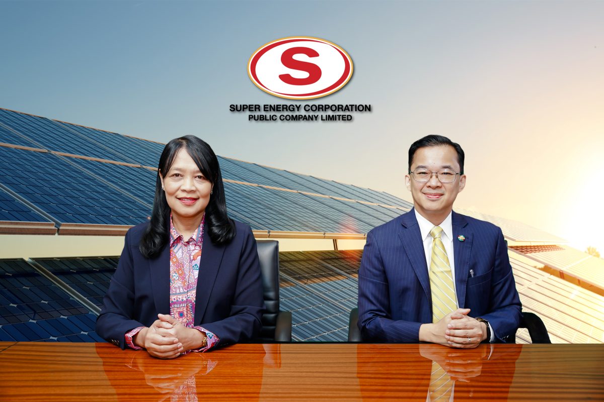 คุณจอมทรัพย์ โลจายะ (ขวา) ประธานเจ้าหน้าท...