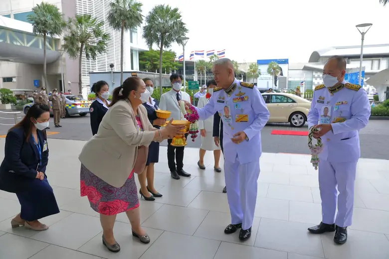 พระบาทสมเด็จพระเจ้าอยู่หัว ทรงพระกรุณาโปร...