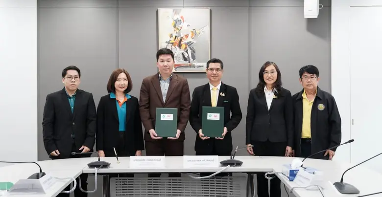 นายวัลล์ชัย เวชชีวะดำรงค์ (ที่ 3 จากซ้าย) กรรมการผู...