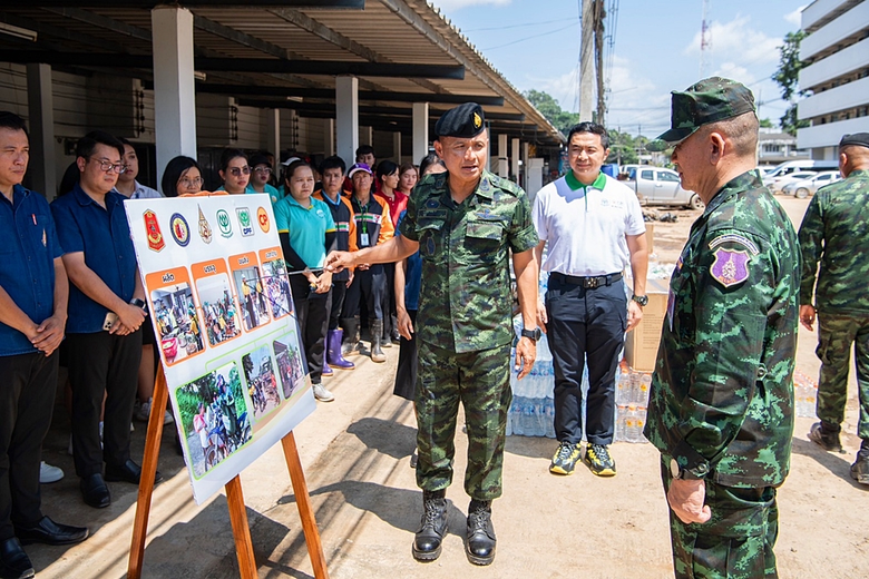 พลเอก เจริญชัย หินเธาว์ ผู้บัญชาการทหารบก...
