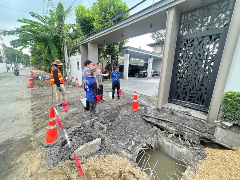 เขตลาดพร้าวกำชับผู้รับเหมาปรับปรุงถนน-ท่อระบายน้ำใน ซ.นาคนิวาส-ซ.สังคมสงเคราะห์อำนวยความสะดวกการสัญจรให้ประชาชน