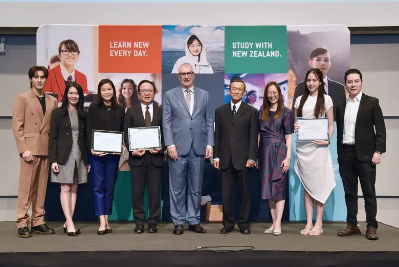 H.E. Mr. Jonathan Kings, New Zealand Amba...