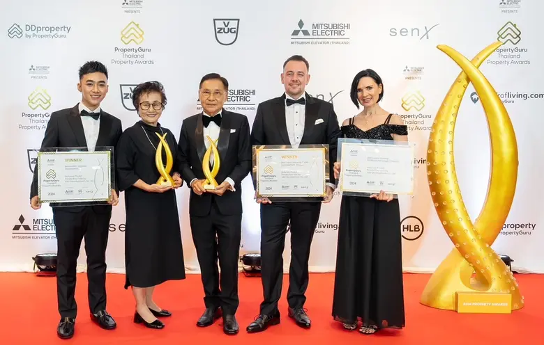 Mr. Wirote Chongsujipan (3 from left), CE...