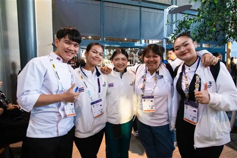 เมื่อไม่นานมานี้ วิทยาลัยดุสิตธานี สถาบัน...